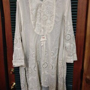 NWOT Magnolia Pearl Eyelet Tunic HiLo